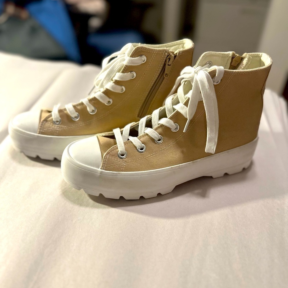Women's New "Sincerely Jules Vespa Designer" HiTop Platform Sneakers